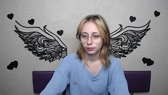 Snapshot of TracyLll chatting on November 24, 11:43 am TracyLll online show from November 24, 11:43 am