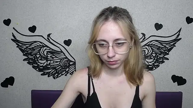 Snapshot of TracyLll chatting on November 28, 11:57 am TracyLll online show from November 28, 11:57 am