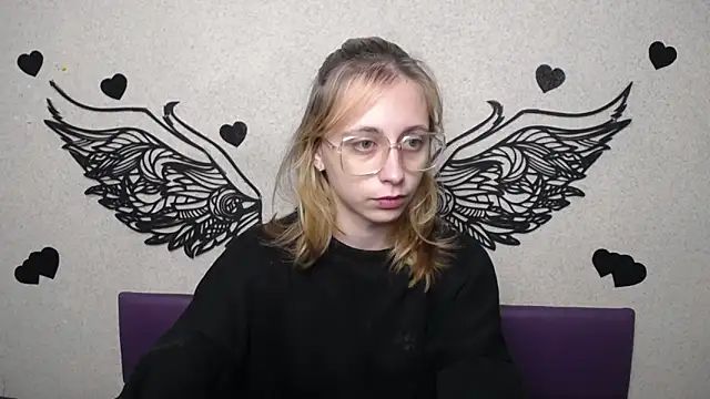 Snapshot of TracyLll chatting on November 30, 11:47 am TracyLll online show from November 30, 11:47 am