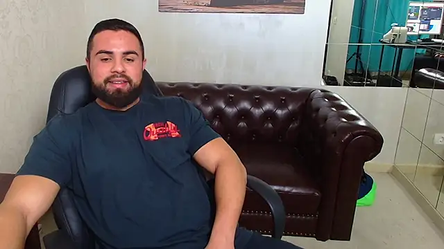 Snapshot of HayesWood chatting on December 15, 5:55 am HayesWood online show from December 15, 5:55 am