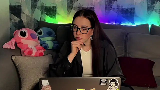 OhNicolle online show from November 9, 5:44 pm