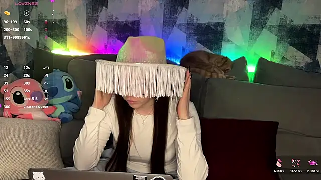 OhNicolle online show from November 14, 9:02 pm