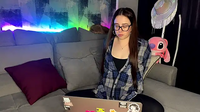 OhNicolle online show from November 18, 12:20 pm