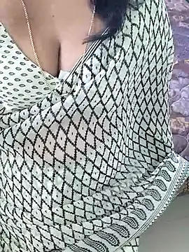 Snapshot of tamil_chitra12 chatting on November 19, 6:13 am tamil chitra12 online show from November 19, 6:13 am