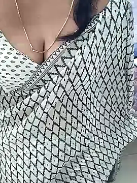 Snapshot of tamil_chitra12 chatting on November 25, 4:12 am tamil chitra12 online show from November 25, 4:12 am