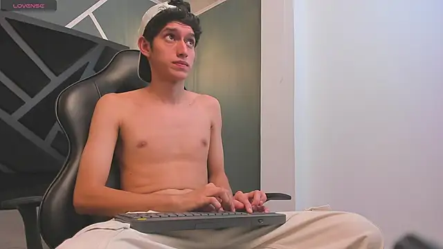 Snapshot of Niick_Carter chatting on November 22, 11:15 pm Niick Carter online show from November 22, 11:15 pm