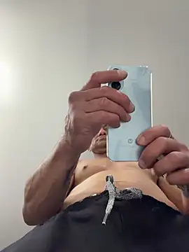 Snapshot of HighonTee chatting on October 29, 8:16 am HighonTee online show from October 29, 8:16 am