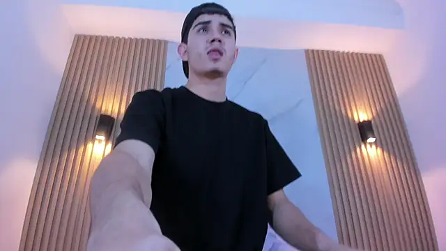 Snapshot of alejo_gray chatting on October 29, 3:53 am alejo gray online show from October 29, 3:53 am