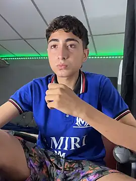 Snapshot of MathieuAGT chatting on October 31, 11:50 pm MathieuAGT online show from October 31, 11:50 pm