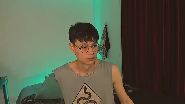 Snapshot of estmonnn chatting on November 8, 12:00 am estmonnn online show from November 8, 12:00 am