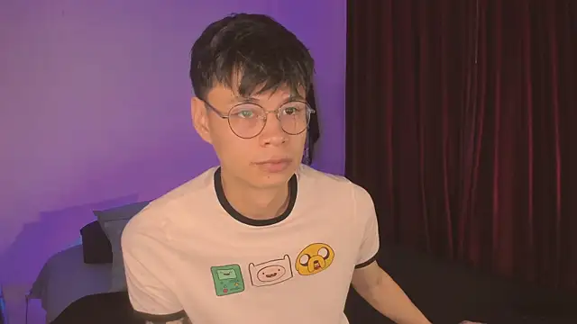 Snapshot of estmonnn chatting on November 18, 1:00 am estmonnn online show from November 18, 1:00 am