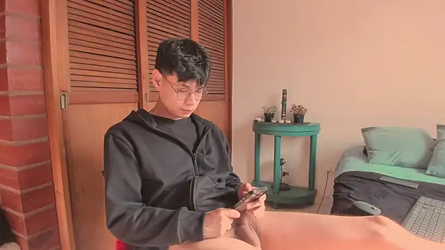 Snapshot of estmonnn chatting on November 22, 8:19 pm estmonnn online show from November 22, 8:19 pm