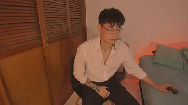 Snapshot of estmonnn chatting on November 29, 12:02 am estmonnn online show from November 29, 12:02 am