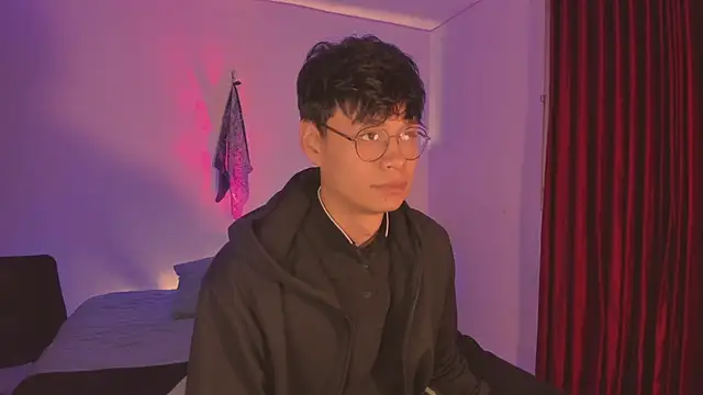 Snapshot of estmonnn chatting on December 15, 1:21 am estmonnn online show from December 15, 1:21 am