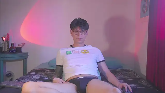 estmonnn online show from June 15, 7:49 pm