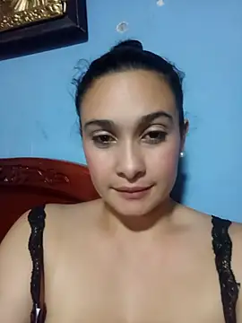 Snapshot of Isa-Giraldo chatting on November 19, 2:00 am Isa-Giraldo online show from November 19, 2:00 am