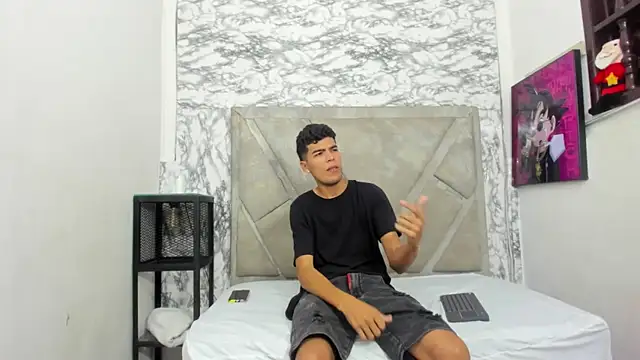 Snapshot of tomy_hotboy chatting on October 29, 6:04 am tomy hotboy online show from October 29, 6:04 am