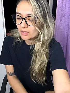 Snapshot of Im-Lola chatting on November 7, 9:31 am Im-Lola online show from November 7, 9:31 am