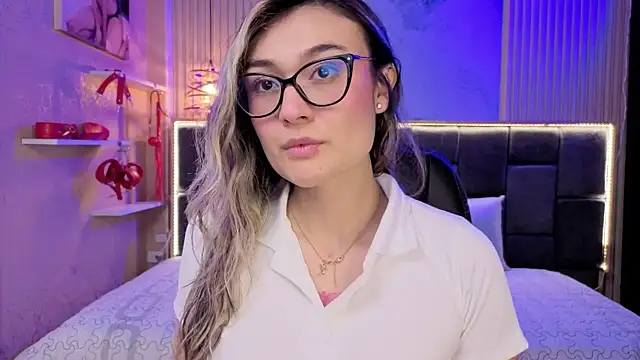 Snapshot of Im-Lola chatting on November 15, 8:05 pm Im-Lola online show from November 15, 8:05 pm