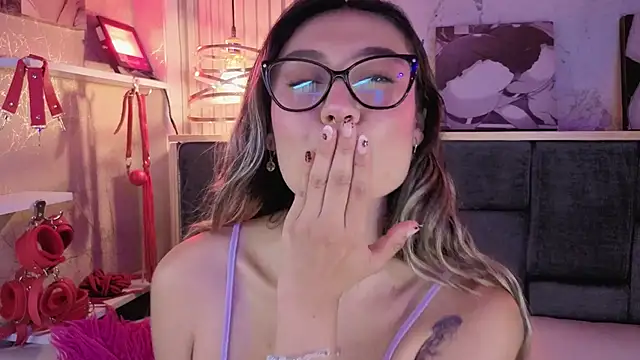 Im-Lola online show from April 30, 8:57 pm