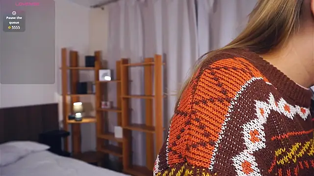 DierdreJacobsohn online show from December 19, 6:42 am