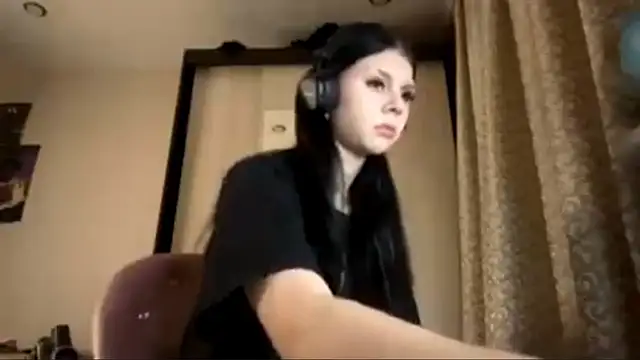 Snapshot of AnGallo chatting on December 3, 8:07 pm AnGallo online show from December 3, 8:07 pm