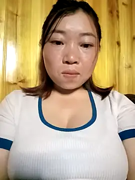 julybe online show from February 18, 10:44 am