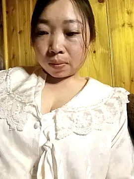 julybe online show from March 5, 3:30 pm