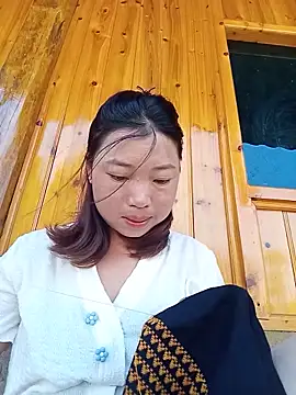 julybe online show from May 26, 7:48 am