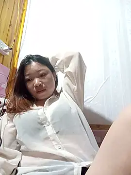 julybe online show from June 5, 3:18 pm