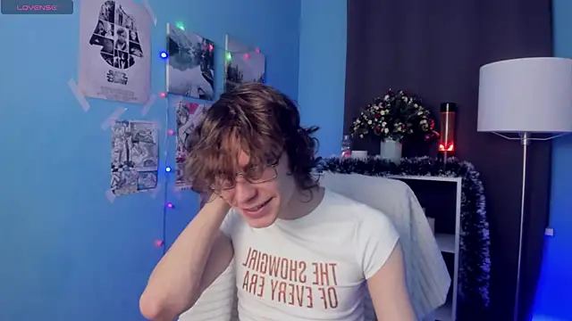 Snapshot of LeoBensyten chatting on November 21, 3:33 pm LeoBensyten online show from November 21, 3:33 pm