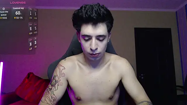 Snapshot of Yofukashii chatting on November 25, 10:43 pm Yofukashii online show from November 25, 10:43 pm