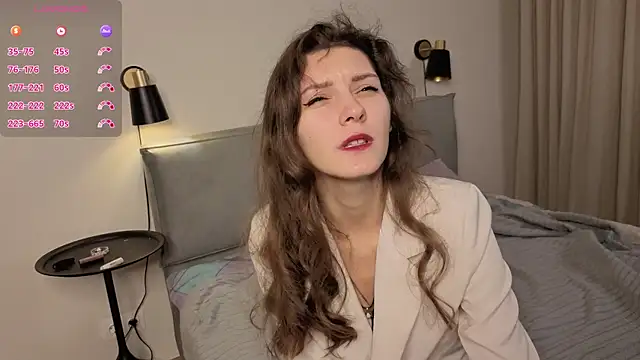 LauraYoungg online show from November 12, 8:41 pm