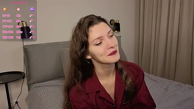 LauraYoungg online show from November 18, 8:13 pm