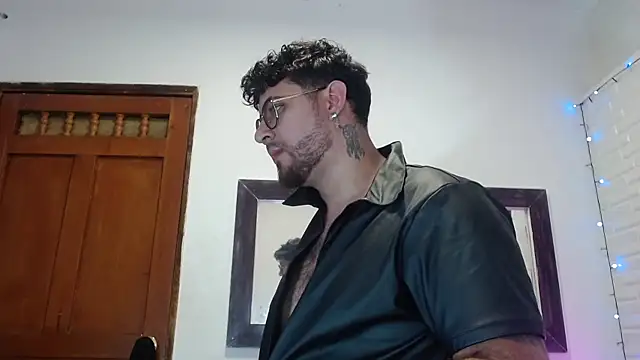 Snapshot of Andrew_Foxx1 chatting on October 30, 2:18 pm Andrew Foxx1 online show from October 30, 2:18 pm