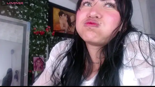 Snapshot of myomii_nixx chatting on December 18, 12:06 am myomii nixx online show from December 18, 12:06 am