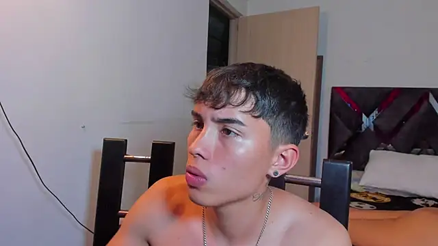 Snapshot of MollyandFher chatting on November 18, 11:37 pm MollyandFher online show from November 18, 11:37 pm