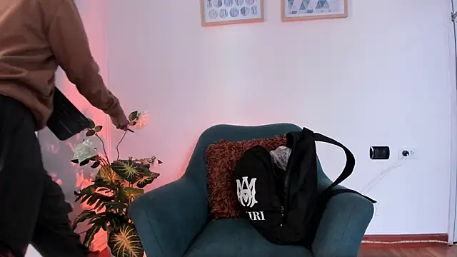 Snapshot of LahanaKimish chatting on November 4, 12:37 pm LahanaKimish online show from November 4, 12:37 pm