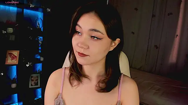 MistyLovia online show from March 17, 9:45 am