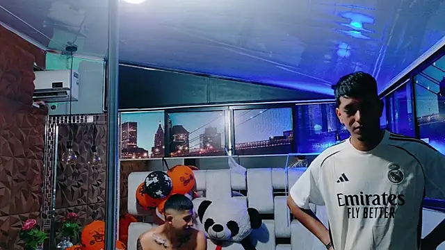 Snapshot of darwinandbrayann chatting on October 31, 12:39 pm darwinandbrayann online show from October 31, 12:39 pm