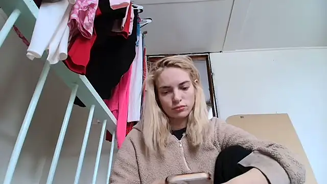 Snapshot of lanasharapovaxxx chatting on December 1, 10:04 pm lanasharapovaxxx online show from December 1, 10:04 pm