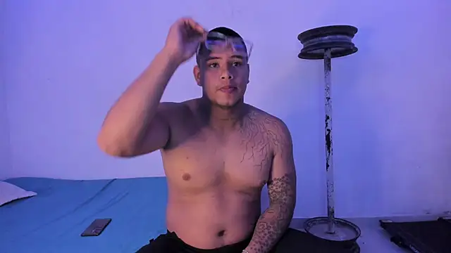 Snapshot of LucassFoster chatting on November 5, 1:55 pm LucassFoster online show from November 5, 1:55 pm