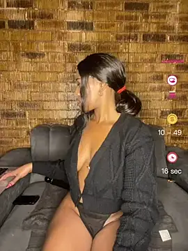 SP1CY MOMMY online show from June 5, 8:25 pm