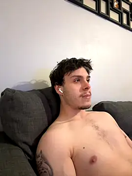 Snapshot of Hostkind chatting on November 2, 5:48 pm Hostkind online show from November 2, 5:48 pm