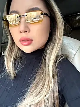 Snapshot of limkiss chatting on November 6, 8:04 am limkiss online show from November 6, 8:04 am