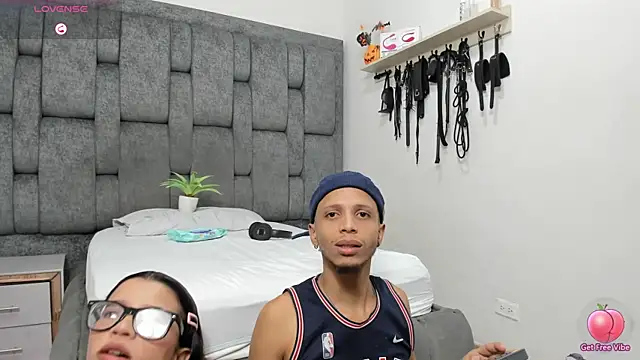 Snapshot of DamianandEva chatting on November 10, 12:15 pm DamianandEva online show from November 10, 12:15 pm