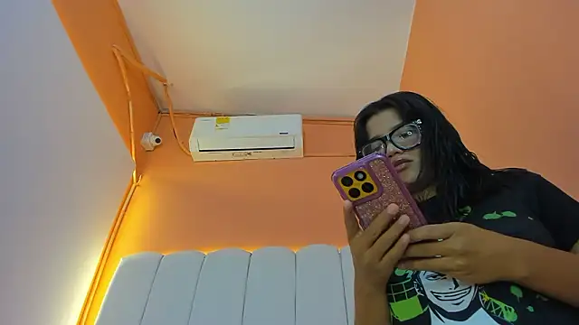 Snapshot of DamianandEva chatting on January 16, 1:04 pm DamianandEva online show from January 16, 1:04 pm