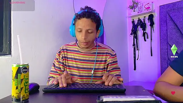 Snapshot of DamianandEva chatting on May 20, 12:55 pm DamianandEva online show from May 20, 12:55 pm