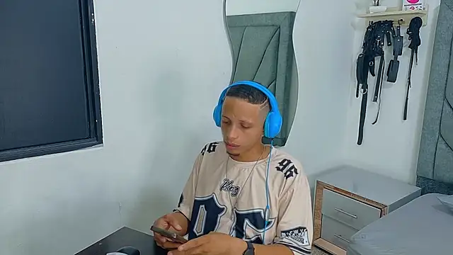 Snapshot of DamianandEva chatting on June 3, 1:25 pm DamianandEva online show from June 3, 1:25 pm