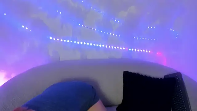 Liah Miller online show from December 3, 12:25 pm